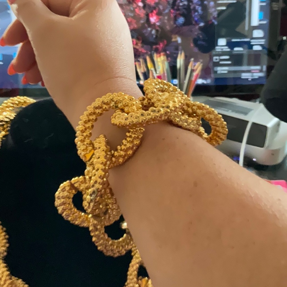 Plastic golden chain links bracelet